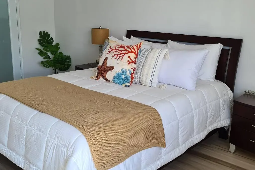 Lagoon-Front Escape Steps Away From The Beach! San Juan Apartman